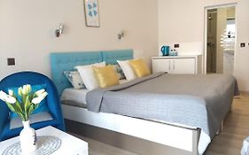 White Rose Guest Rooms