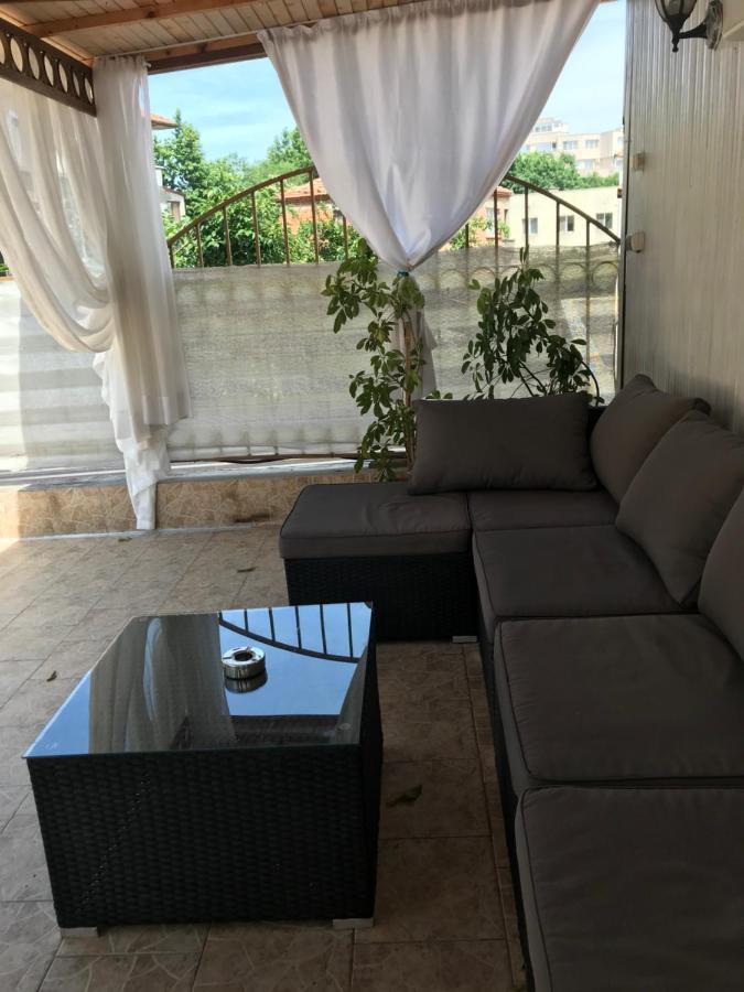 White Rose Guest Rooms Burgas City Exteriér fotografie