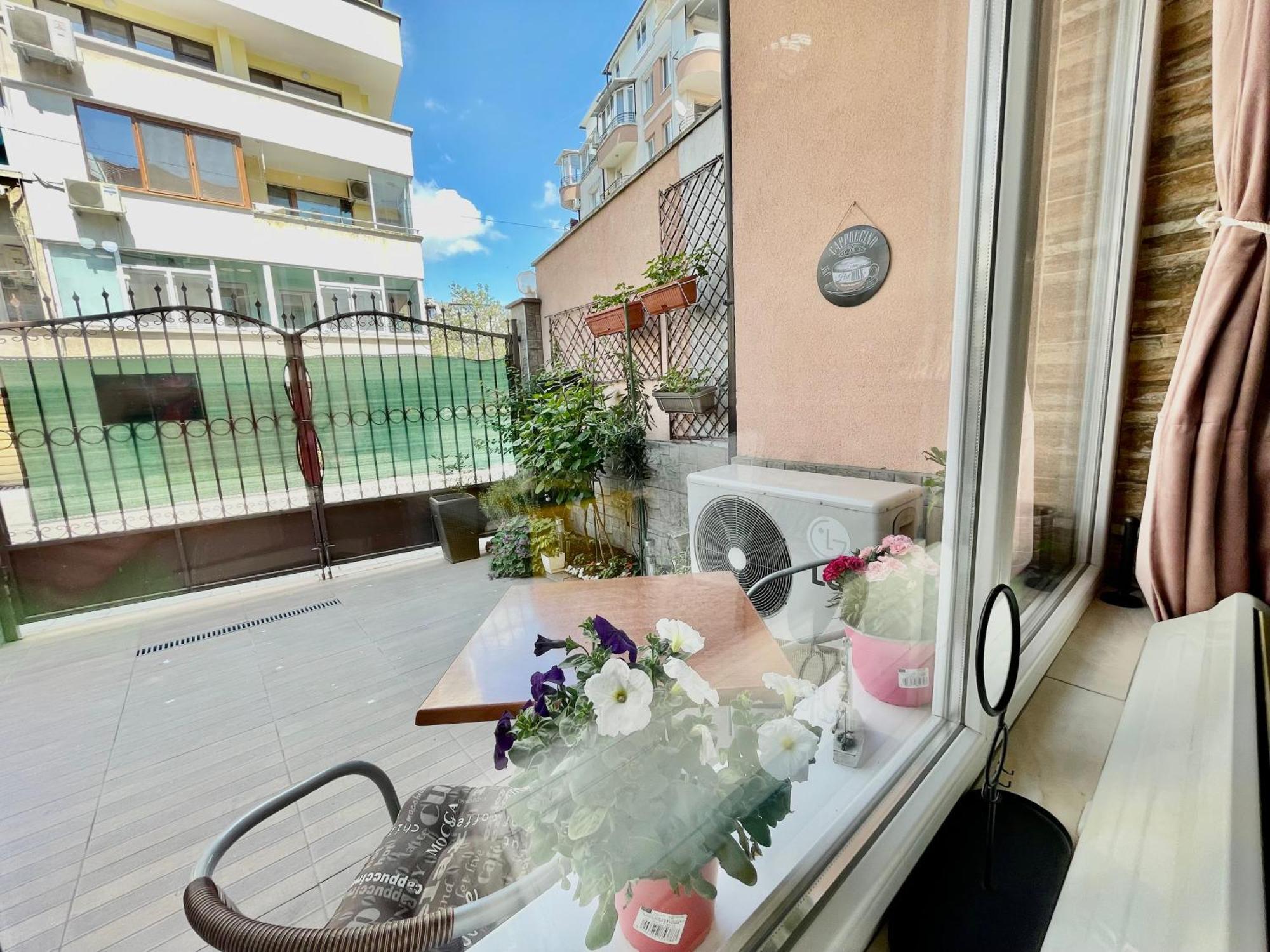 White Rose Guest Rooms Burgas City Exteriér fotografie