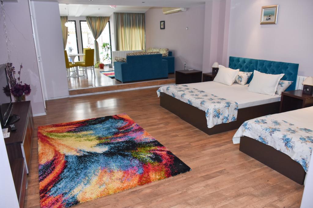 White Rose Guest Rooms Burgas City Exteriér fotografie