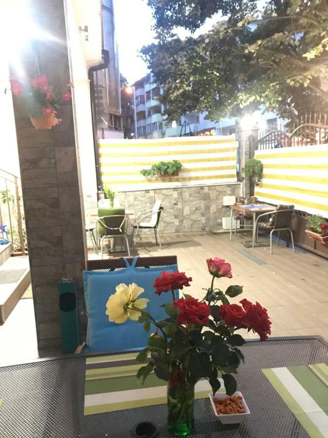 White Rose Guest Rooms Burgas City Exteriér fotografie